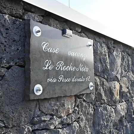 Le Roche Noir 11 Apartman *